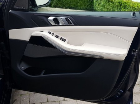 2021 BMW X5 xDrive45e M Sport €67,995 thumbnail