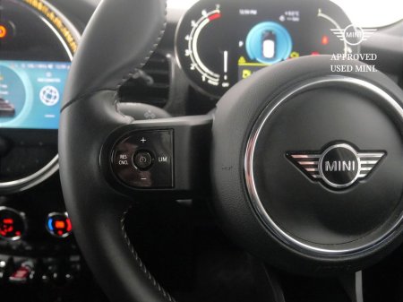 2024 MINI Hatch 5-Door Cooper Exclusive €35,900 thumbnail