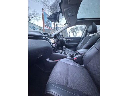2015 Nissan Qashqai 1.5 SVE DAP + GLASS ROYALE ROOF E 4DR €9,800 thumbnail
