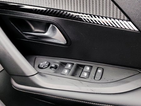 2024 Peugeot 2008 - thumbnail 5