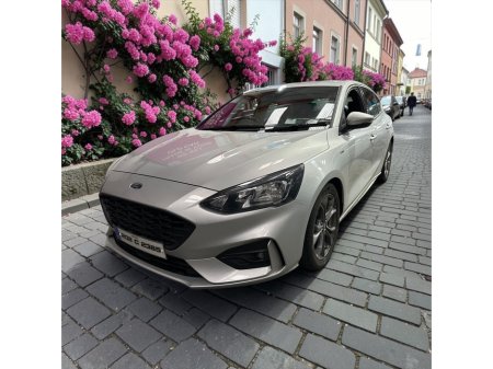 2020 Ford Focus - view 3