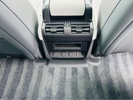 2025 Land Rover Defender P300e X-DYNAMIC SE URBAN SPEC PHEV AUTO €109,950 thumbnail