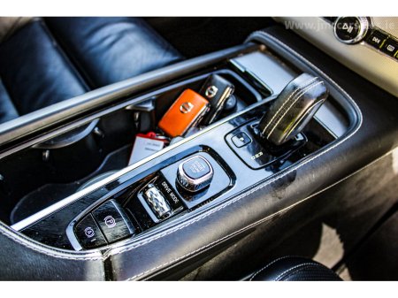 2021 Volvo XC90 RECHARGE PHEV T8 (390hp) R-Design AWD €49,995 thumbnail