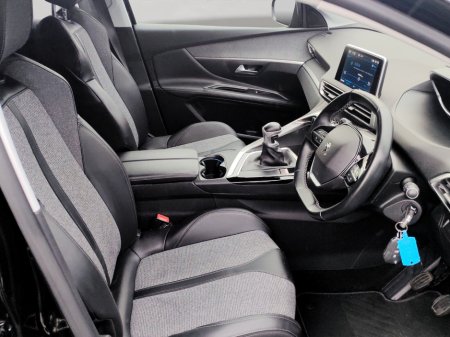 2019 Peugeot 3008 - thumbnail 4