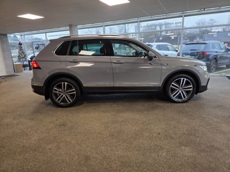 2021 Volkswagen Tiguan ELEGANCE 2.0 TDI MANUAL 6SPEED FWD 150HP 5 5DR €33,950 thumbnail