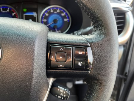 2017 Toyota Hilux - thumbnail 23