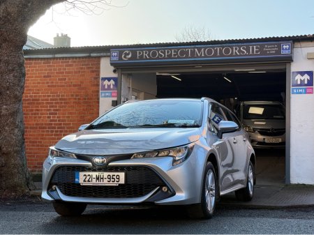 2022 Toyota Corolla 1.8 Hybrid Luna, New Nct 01/2028, Full Service History (16 Stamps!), Reversing Camera, Bluetooth, Cruise Control, Lane Assist, A/C, Alloys, Parking Sensors, 5 Door, Finance Available, Service Included €15,750 thumbnail