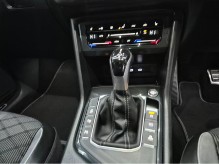 2021 Volkswagen Tiguan - thumbnail 15