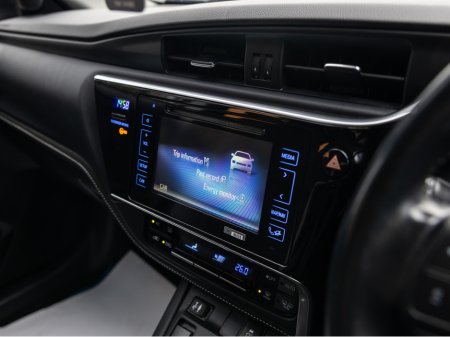 2017 Toyota Auris HYBRID LUNA 4DR AUTO €15,950 thumbnail