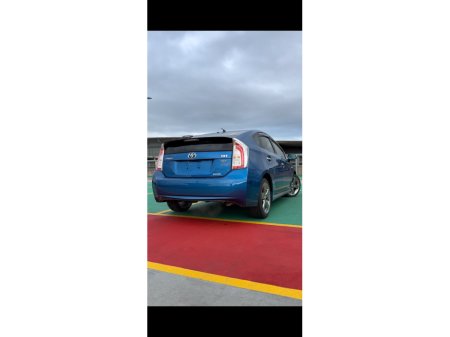 2013 Toyota Prius - thumbnail 4