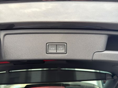 2026 Volkswagen Touareg R-Line (COMMERCIAL) thumbnail