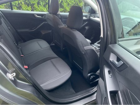 2018 Ford Focus - thumbnail 19