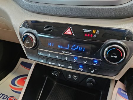 2016 Hyundai Tucson 1.7 D Executive thumbnail