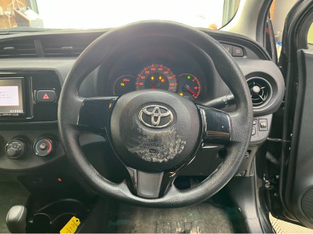 2018 Toyota Vitz - thumbnail 7