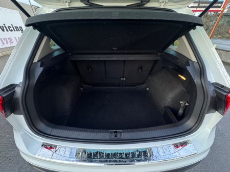 2021 Volkswagen Tiguan LIFE 2.0 TDI MANUAL 6SPEED FWD 122BHP 5 5DR €26,800 thumbnail