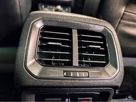 2018 Volkswagen Tiguan 2.0 TDI R-LINE 4MOTION €28,750 thumbnail