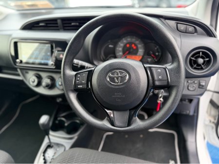 2019 Toyota Yaris - thumbnail 13