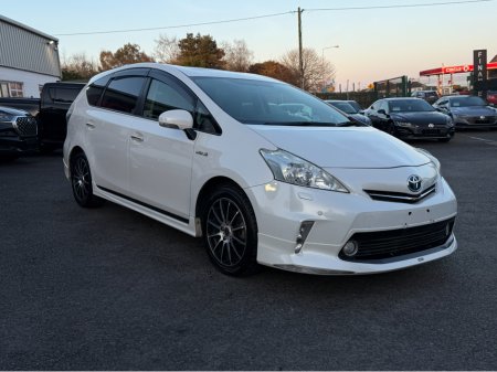 2013 Toyota Prius Alpha - thumbnail 3