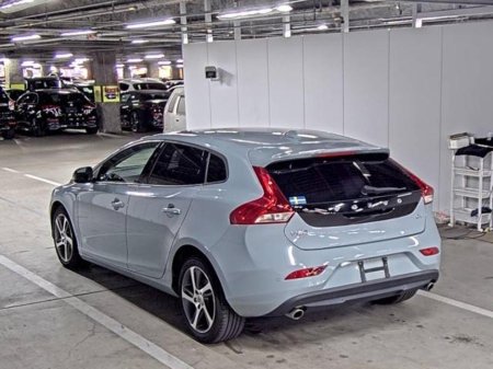 2018 Volvo V40 2.0 D4 MOMENTUM AUTOMATIC **TOP SPEC / 17" ALLOYS / ADAPTIVE CRUISE CONTROL / BLIND SPOT ASSIST / ELECTRIC & MEMORY FRONT SEATS / HALF LEATHER / HEATED FRONT SEATS / LED HEADLIGHTS / REVERSE CAMERA** €17,900 thumbnail