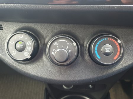 2018 Toyota Yaris - thumbnail 27