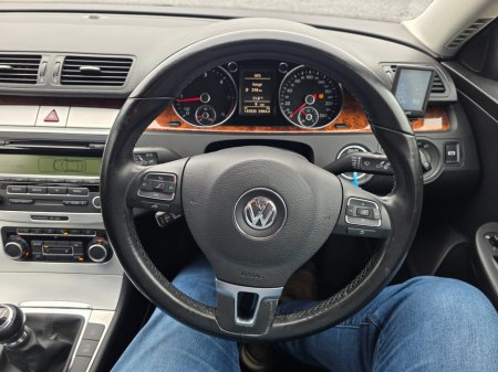 2010 Volkswagen Passat - thumbnail 9