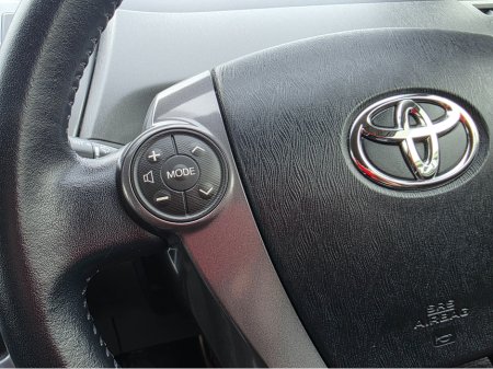 2014 Toyota Prius Alpha - thumbnail 15
