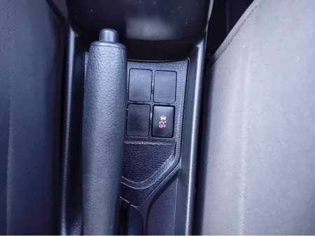 2015 Toyota Yaris - thumbnail 25