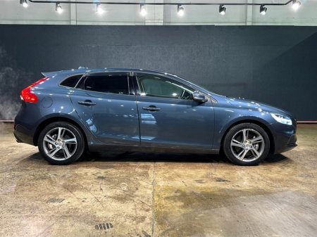 2018 Volvo V40 - view 2