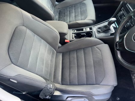 2015 Volkswagen Golf  €10,950 thumbnail