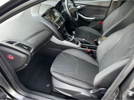 2016 Ford Focus - thumbnail 5