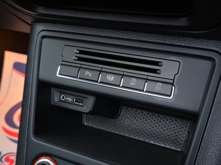 2016 Volkswagen Tiguan 2.0 TDI 150HP BMT Edition-R €15,450 thumbnail