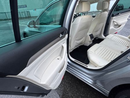 2018 Volkswagen Passat - thumbnail 19