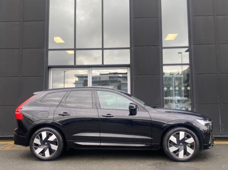 2025 Volvo XC60 - view 4