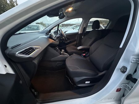 2017 Peugeot 208 - thumbnail 14