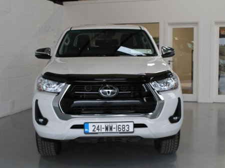 2024 Toyota Hilux 2.8 SR5 Double CAB 4DR €48,999 thumbnail