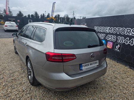 2015 Volkswagen Passat - view 3