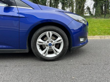 2016 Ford Focus - thumbnail 4