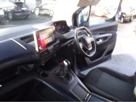 2019 Peugeot Rifter ALLURE 1.5 HDI 100PS 5DR MPV €17,950 thumbnail