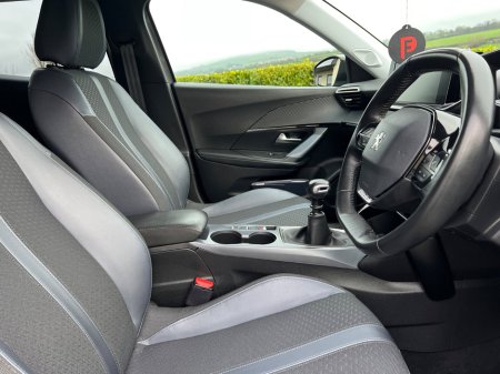 2020 Peugeot 2008 1.2 Puretech 100bhp Allure €17,950 thumbnail