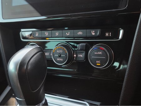 2018 Volkswagen Passat 2.0 TDI VIRTUAL DASH FULL LEATHER HEATED ELECTRIC SEATS SAT NAV CARPLAY ANDROID AUTO BLIND SPORT PARKING SENSORS SELF PARKING ASSIST 360 CAMERA €20,750 thumbnail