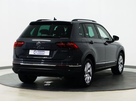 2022 Volkswagen Tiguan *98* LIFE TSI PHEV S-A DSG €29,700 thumbnail
