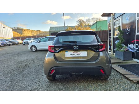 2022 Toyota Yaris 1.5 LUNA SPORT 4DR A €17,500 thumbnail