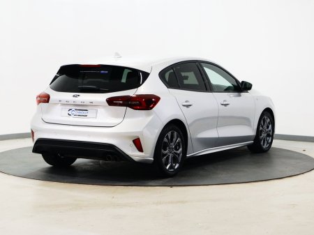 2023 Ford Focus - thumbnail 3