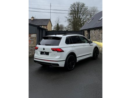 2023 Volkswagen Tiguan 2.0 TDI 150HP R-Line DSG 27.5% €49,995 thumbnail