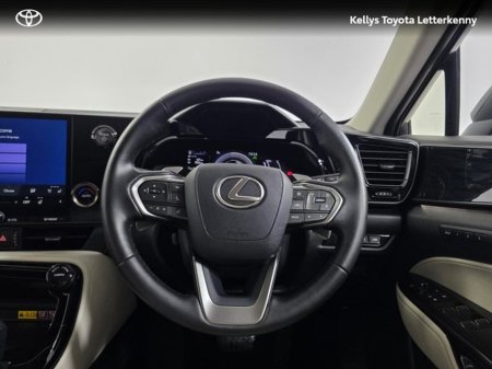 2025 Lexus NX 300 h - thumbnail 9