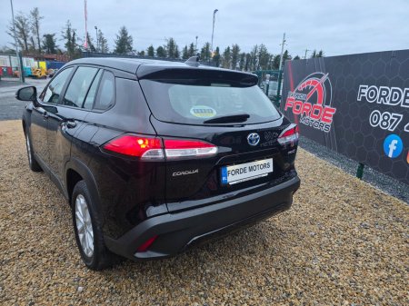 2023 Toyota Corolla Cross 1.8 Hybrid Luna €29,950 thumbnail