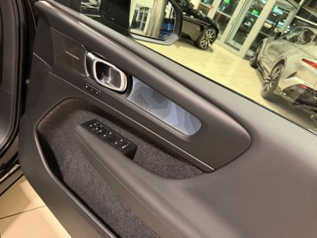 2023 Volvo XC40 - thumbnail 31