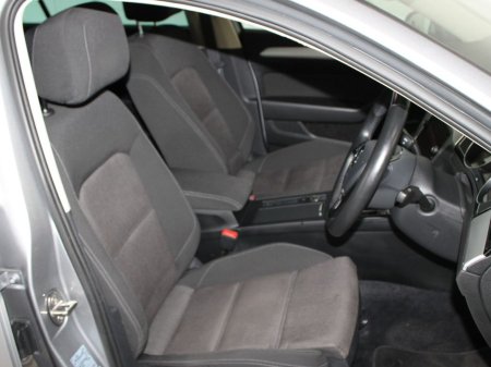 2019 Volkswagen Passat - thumbnail 12