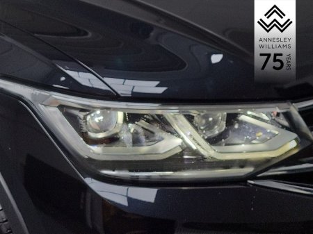 2023 Volkswagen Tiguan Tiguan R-Line Tsi Phev €38,950 thumbnail