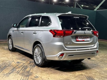 2021 Mitsubishi Outlander PHEV 2.4L AUTOMATIC TWIN MOTOR 4WD - REVERSE CAMERA - HALF BLACK LEATHER UPHOLSTERY €26,950